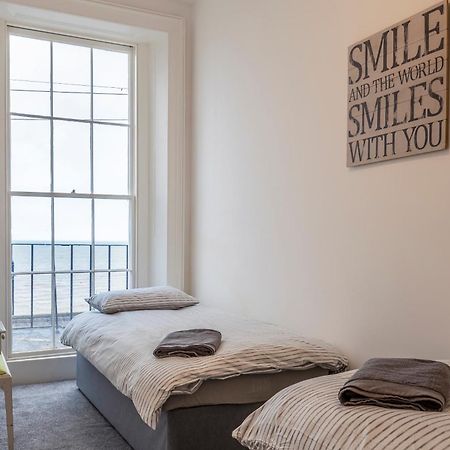 Seaside Serenity: Stylish Sea View Apartments In แฮร์นเบย์ ภายนอก รูปภาพ
