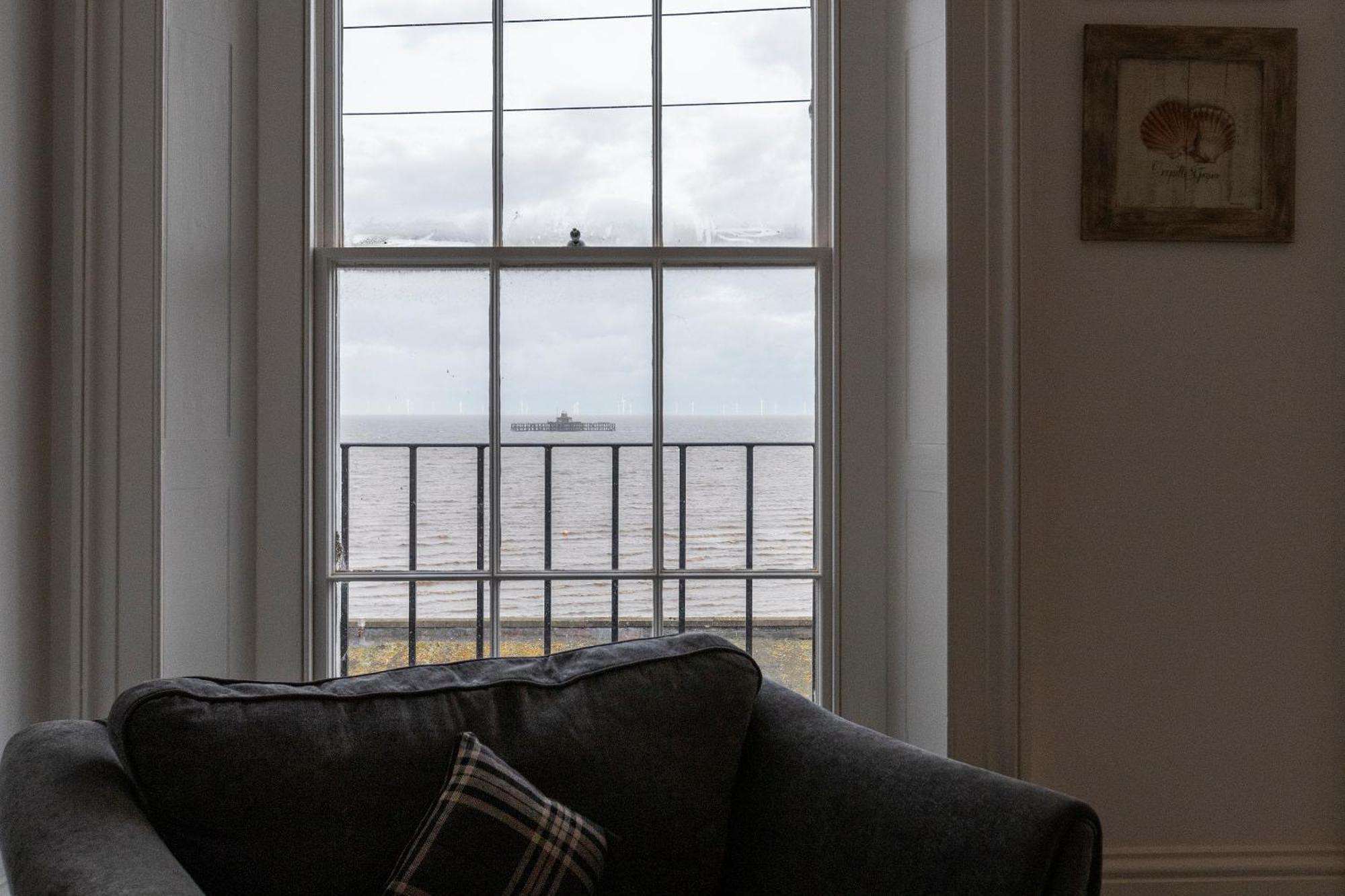 Seaside Serenity: Stylish Sea View Apartments In แฮร์นเบย์ ภายนอก รูปภาพ