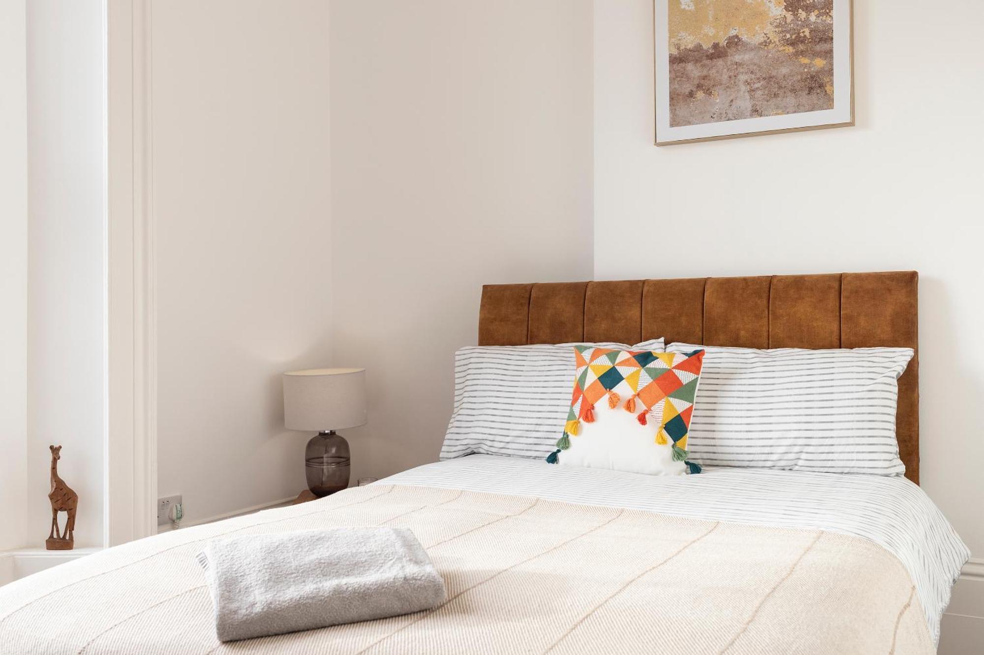 Seaside Serenity: Stylish Sea View Apartments In แฮร์นเบย์ ภายนอก รูปภาพ